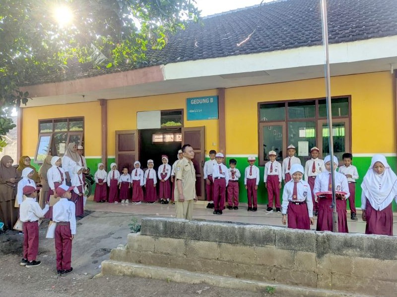 UPACARA BENDERA HARI SENIN